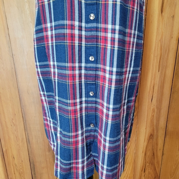 Tommy Hilfiger Sleeveless Plaid Button-Up Shirt - Picture 5 of 16
